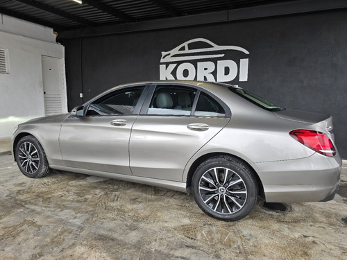 Mercedes-Benz C200 c200