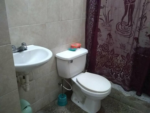 Imagen 18 de 30 de Casa Grande Re-modelada En Zona Exclusiva En Venta Barquisimeto El Cuji, José G. López 04145533925 Codigo 22-21243 Lara, Venezuela
