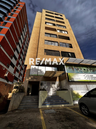 Amplio Apartamento Cerca Del Mar, Zona Comercial, Porlamar, Isla De Margarita, Nueva Esparta - Cod. 0779