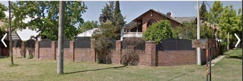 Casa De Dos Plantas Con Amplio Terreno