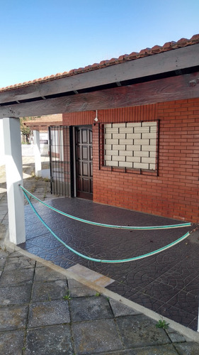 Vendo Casa Tres Ambientes Con Garaje Centro A Cuatro Cuadras Del Mar