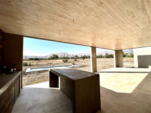 Casa En Venta De 4 Dorm. En Colina