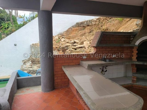 Casa Moderna Totalmente Remodelada, Con Amplios Espacios Iluminados Colinas De Guataparo 24-23018