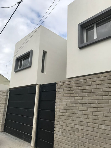 Imagen 3 de 7 de Duplex 2 Dorm - Patio - Cochera - 16 E 528 Y 529