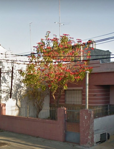 ¡¡¡casa, A Una Cuadra De Comercio, 2 Dorm, Jardín, Patio!!!