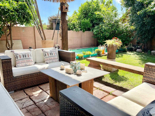 Casa En Condominio De 310 M2 Con Piscina (106395)