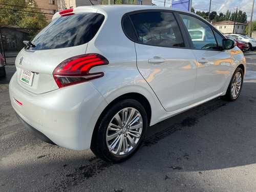 Peugeot 208 Puretech Hb 1.2 Año 2020
