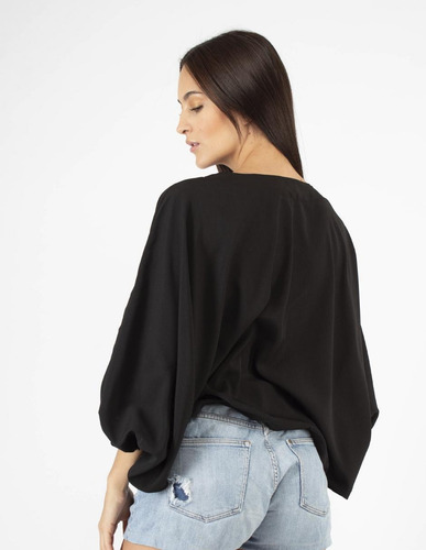 Imagen 3 de 5 de Blusa Cuello V Manga Amplia