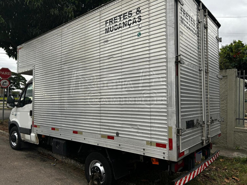 Iveco Daily 35s14 4x2 Ano 2013 Com Baú