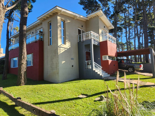 Casa En Venta - 5 Dormitorios 4 Baños - Pinamar