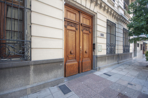 Departamento De 4 Ambientes En Edificio Histórico En Congreso