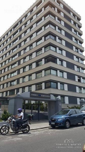 Torres Barcelona, Bloque Ii, 3 Dormitorios, Alquiler Anual, Gastos Comunes Incluidos