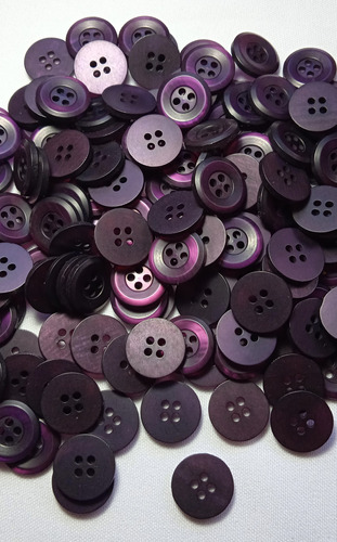Botones Violeta Oscuro, 4 Agujeros 18mm 50 Unid. X $ 100 