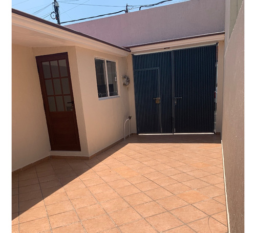 Casa En Un Solo Nivel Con Excelentes Acabados, Cocina Nueva, Recién Remodelada.