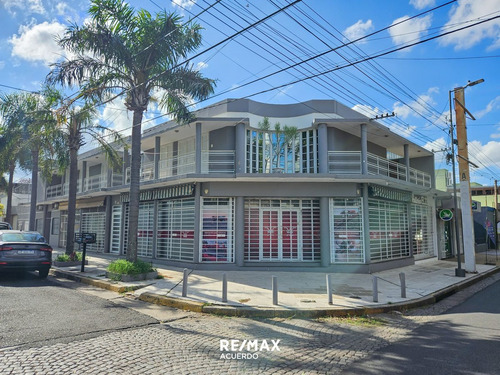Vende Casa P. Alta 3 Dorm. + Cocheras San Nicolas