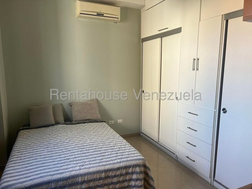 Yoselin Cabesas Vende Apartamento En Resd. Santa Barbara, Yc 25-23779