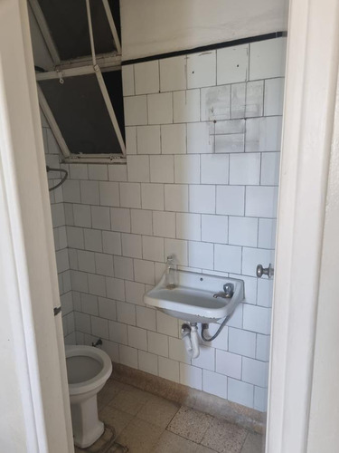 Colonia Y Vazquez, Edificio Entero , 2465 M2 , 6 Pisos , Ascensores !!