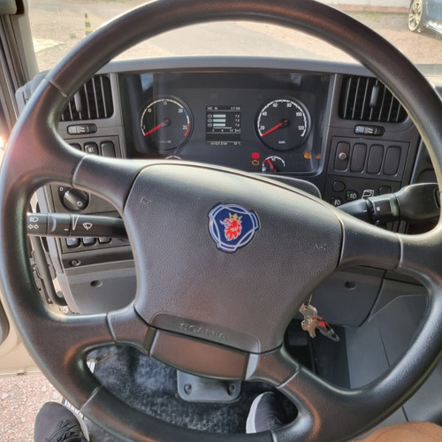 Imagem 14 de 15 de Caminhão P 310 Scania 8x2 Bitruck Baú Câmara Fria 2017 P310