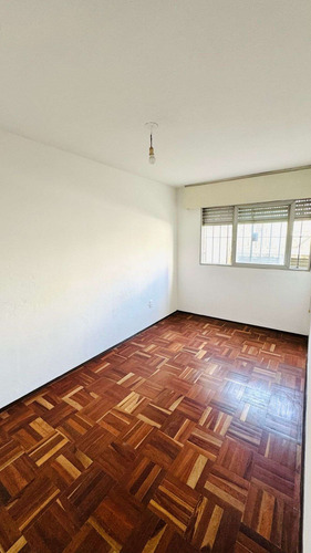 Apartamento En Venta, 2 Dormitorios, Centro.