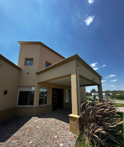 Imagen 3 de 25 de Venta- Impecable Casa En Barrio La Magdalena
