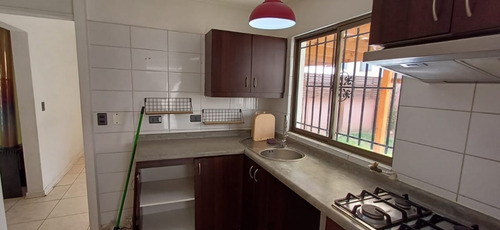 Casa En Barrio Residencial Con Jardín Terraza Techada