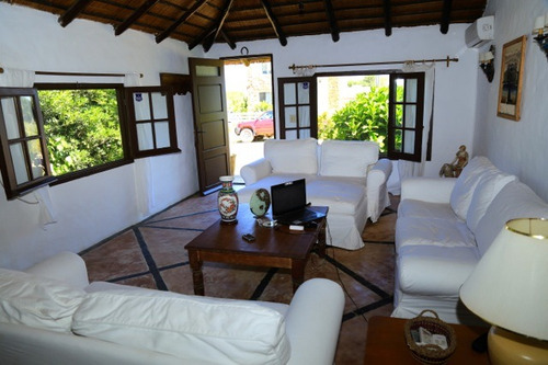 Casa Con Gran Jardín A 4 Cuadras Del Mar