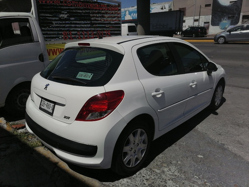 Imagen 3 de 6 de Peugeot 207 2013 Impecable
