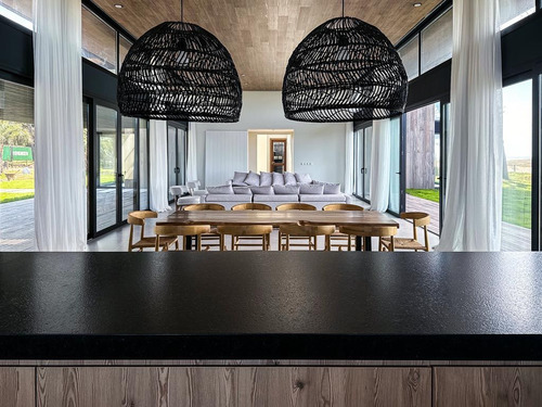 Casa En Venta Primera Linea Al Mar Punta Del Este (ref: Bpv-10119)