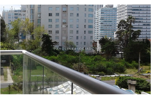 Apartamento De 3 Dormitorios En Venta En Icon Brava Tower, Punta Del Este.