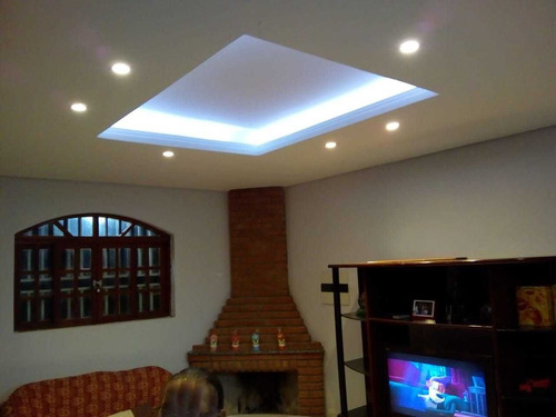 Condomínio Ibiúna 1.000 Mts Casa, Piscina, Boa Localização!