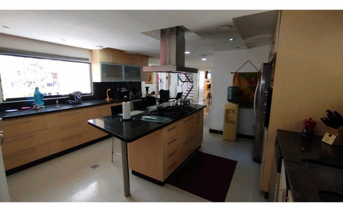 Casa En Venta Urb El Placer 5h/6b/3p Piscina