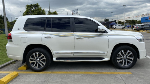 Imagen 7 de 21 de Toyota Land Cruiser 200
