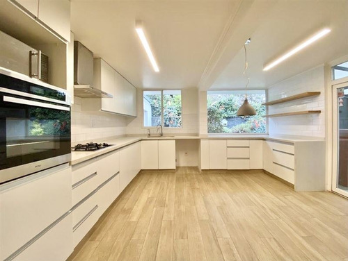 Casa En Venta De 4 Dorm. En Vitacura