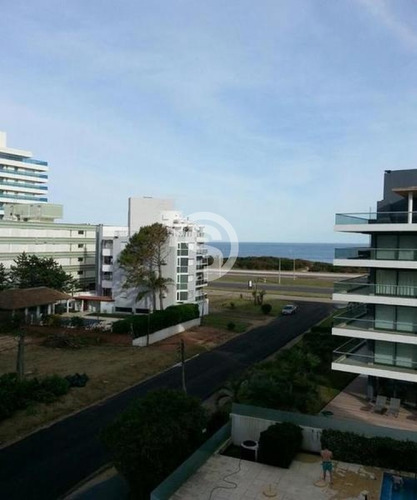 Apartamento En Playa Brava- Ref: 1866