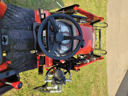 Imagen 4 de 6 de Tractor Kubota B2401 Farm Con Pala Omar Martin