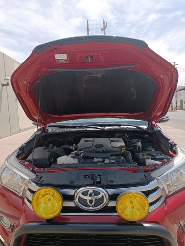 Imagen 3 de 12 de Camioneta Toyota Hilux 4x4 Turbo Diesel Intercooler Srv