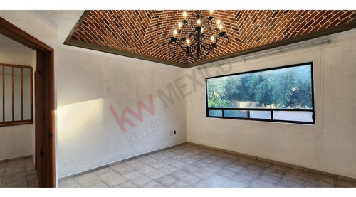 Residencia En Venta Con Ubicación Privilegiada En Querétaro