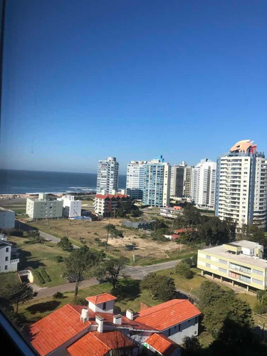 Apartamento Piso Alto Ed. Chronos Punta Del Este - En Venta