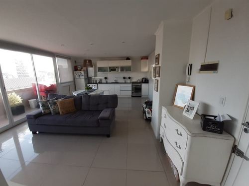 Imagen 2 de 6 de Departamento 2 Ambientes Con Balcón Y Cochera Descubierta. Zona Plaza Mitre