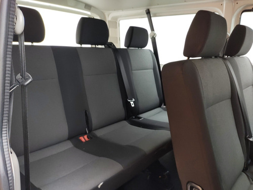 Imagen 8 de 15 de Volkswagen Transporter 2017 2.0 Pasajeros Mt 102 Hp