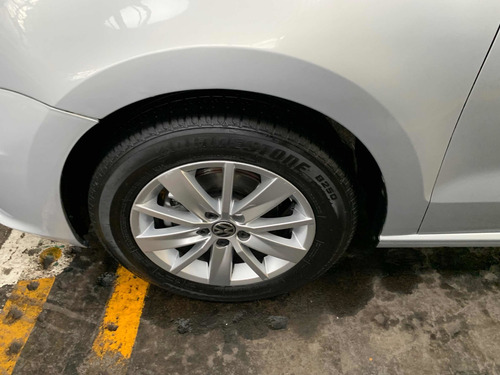 Imagen 12 de 12 de Volkswagen Vento 1.6 Comfortline Aut Ac 2016