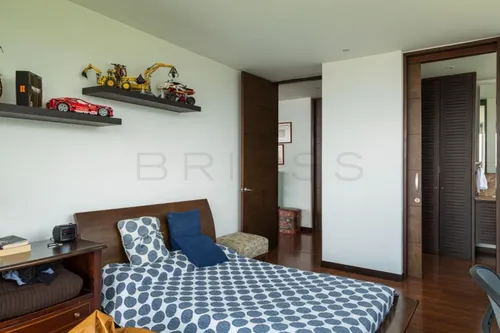 Casa En Venta En Las Lomitas. Cod V50990