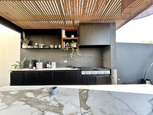 Casa En Arriendo De 4 Dorm. En Lo Barnechea