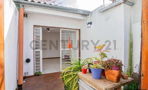 Venta De Casa 3 Ambientes En Tolosa, La Plata