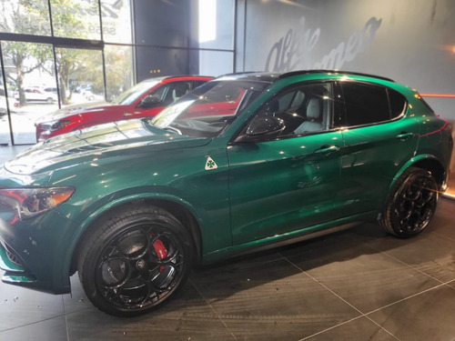 Alfa Romeo Stelvio 2.9L Quadrifoglio Verde V6 Bi-Turbo At