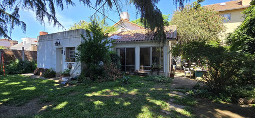 Venta Casa Con Jardín En Doble Lote De 651 M5, En Martín Rodríguez Al 3700, Carapachay