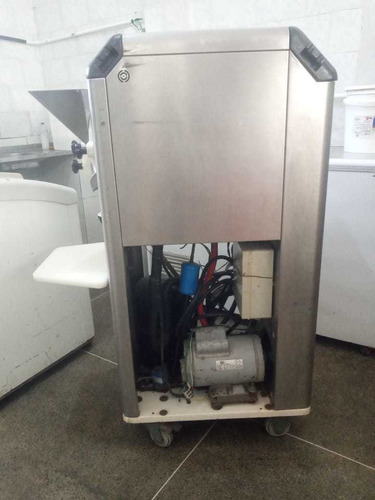 Imagem 4 de 5 de Maquina Automatica De Sorvete Incompemaq