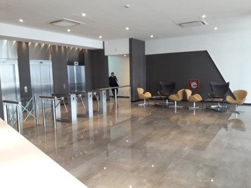 Av Luis Candido Carballo Al 100 - Venta Oficina Con Cochera En Rosario