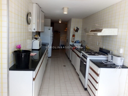 Departamento De 3 Dormitorios En Edificio Tiburón, Punta Del Este- Ref: 1951