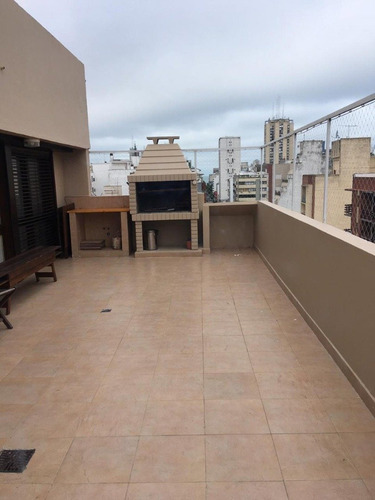 Imagen 3 de 10 de Piso De 3 Ambientes Con Terraza Y Parrilla